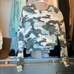Camo Cropped Hoodie